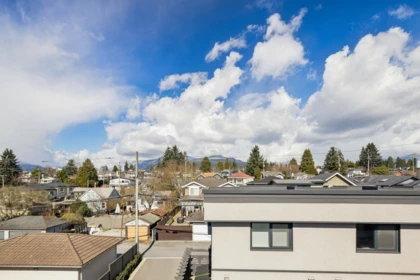 Hot Tub / Spa Photo of 2 632 E 3rd Street, North Vancouver, BC