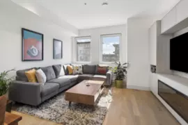 2 632 E 3rd Street, North Vancouver, BC