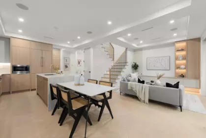 Kitchen Photo of 1 3393 Victoria Drive, Vancouver, BC