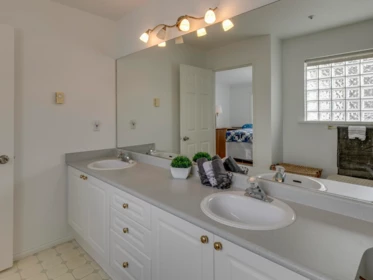 Office / Den Photo of 414 128 W 8th Street, North Vancouver, BC