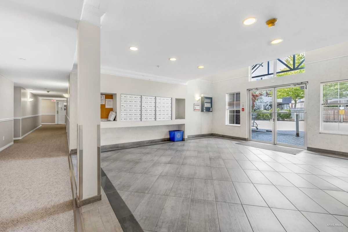 Dining Area Photo of 202 12125 75a Avenue, Surrey, BC