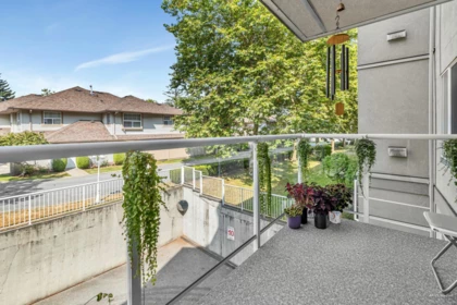 Entry Foyer Photo of 202 12125 75a Avenue, Surrey, BC