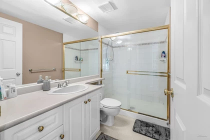 Laundry Room Photo of 202 12125 75a Avenue, Surrey, BC