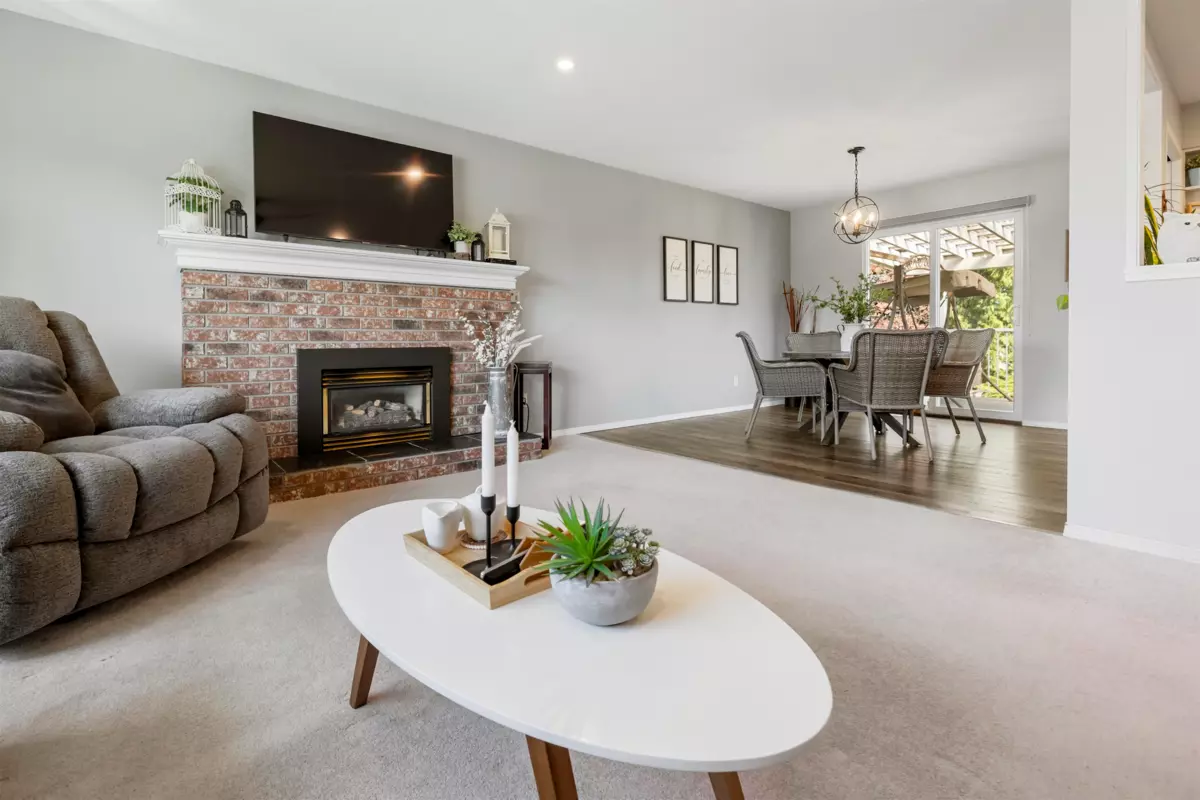 Dining Area Photo of 6982 Sheffield Way, Chilliwack, BC