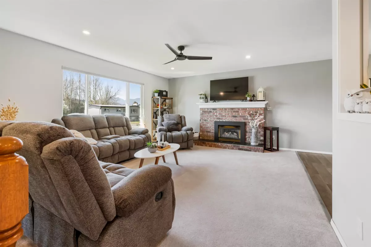Living Room Photo of 6982 Sheffield Way, Chilliwack, BC
