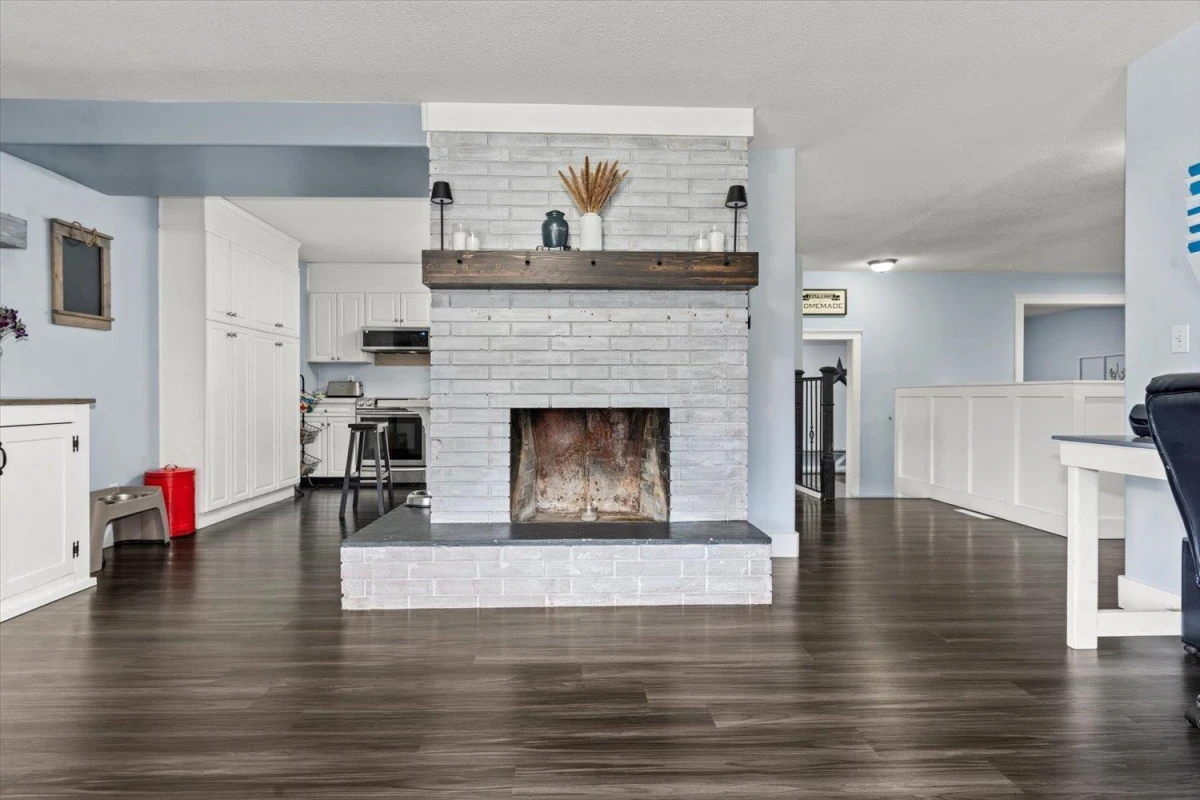 Family Room Photo of 43590 Chilliwack Mountain Road, Chilliwack, BC