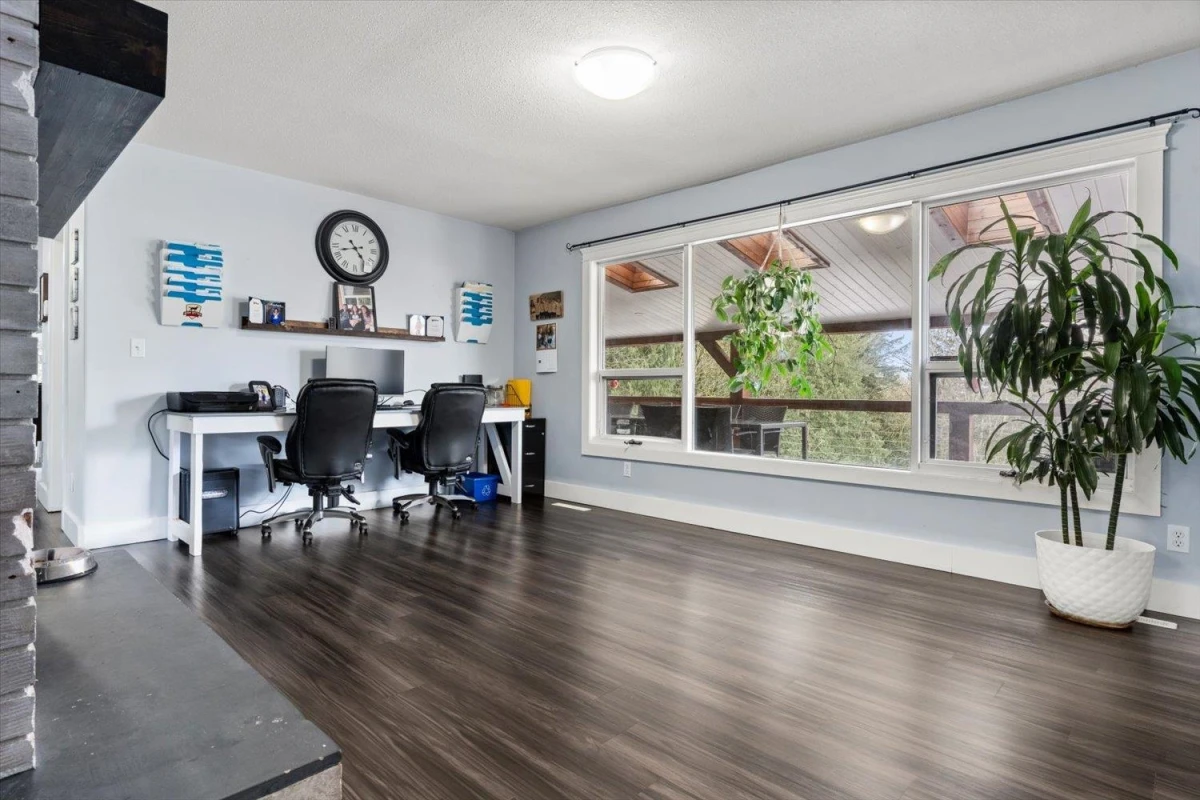 Living Room Photo of 43590 Chilliwack Mountain Road, Chilliwack, BC