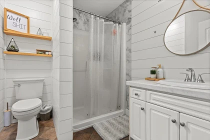 Walk-In Closet Photo of 43590 Chilliwack Mountain Road, Chilliwack, BC