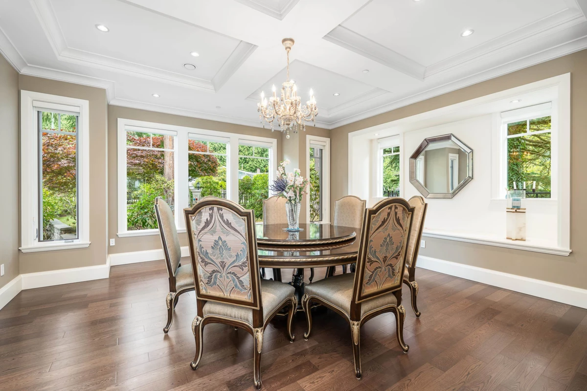 Dining Area Photo of 3918 Southridge Avenue, West Vancouver, BC