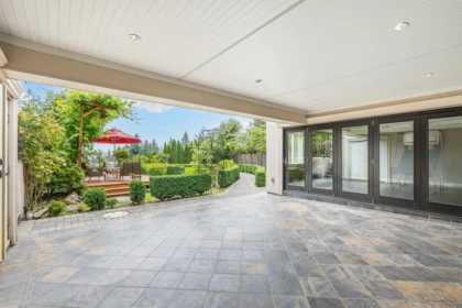 Front Yard Photo of 3918 Southridge Avenue, West Vancouver, BC