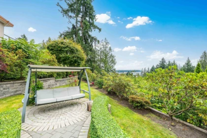 Hot Tub / Spa Photo of 3918 Southridge Avenue, West Vancouver, BC