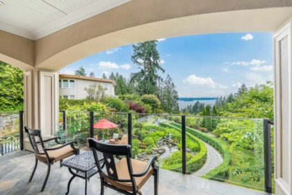 Outdoor Deck Photo of 3918 Southridge Avenue, West Vancouver, BC