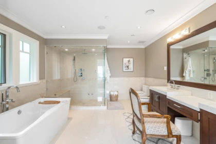 Primary Bathroom Photo of 3918 Southridge Avenue, West Vancouver, BC