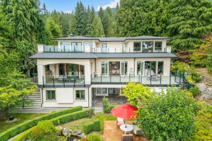 Staircase Photo of 3918 Southridge Avenue, West Vancouver, BC