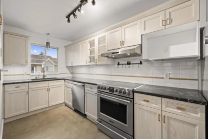302 5556 201a Street, Langley, BC, Langley — Apartment/Condo for sale