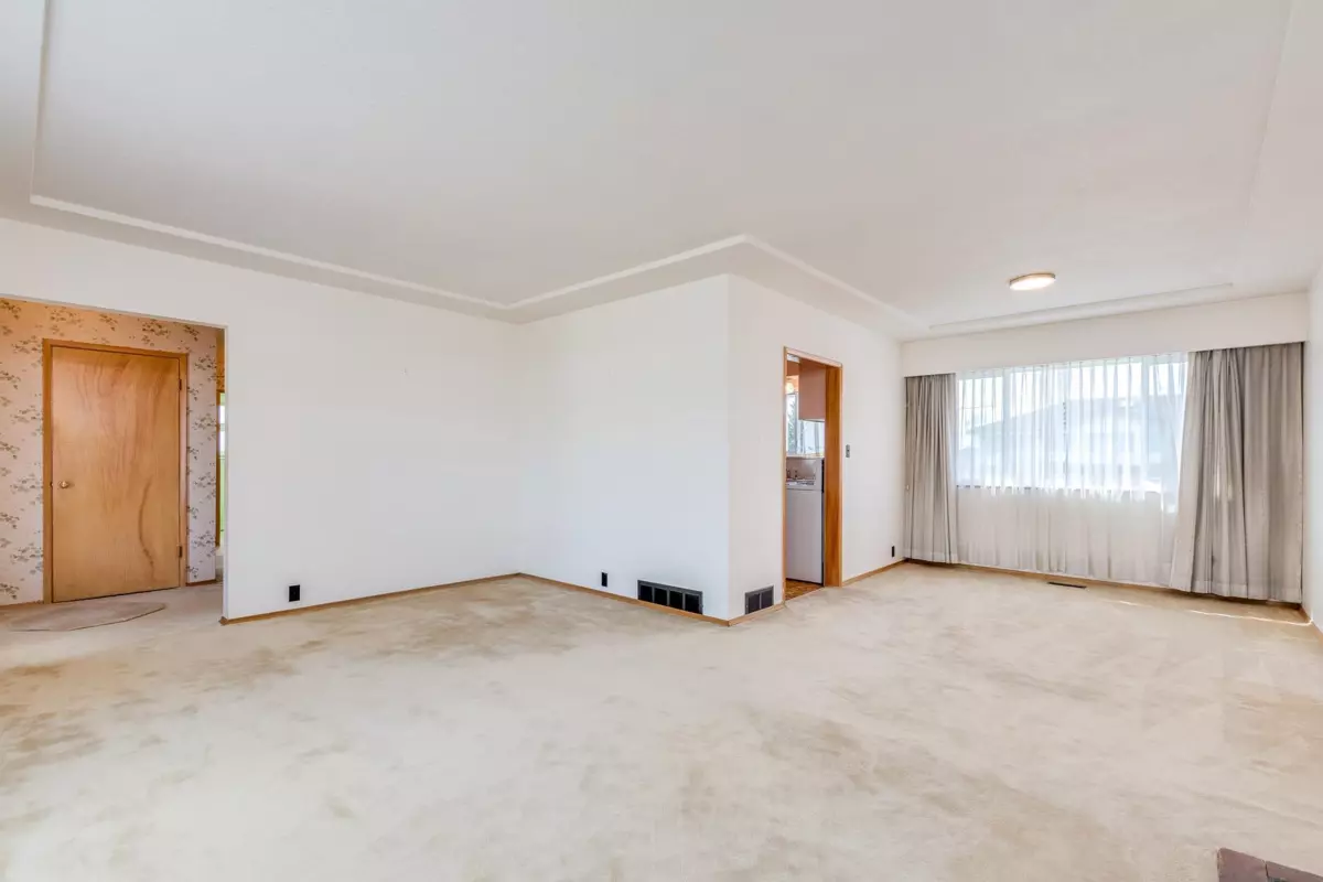 Dining Area Photo of 6664 Charles Street, Burnaby, BC