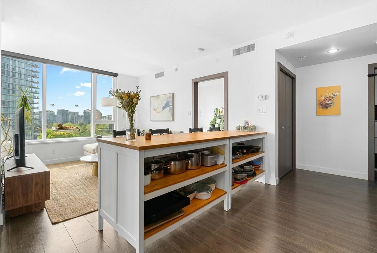Dining Area Photo of 608 68 Smithe Street, Vancouver, BC