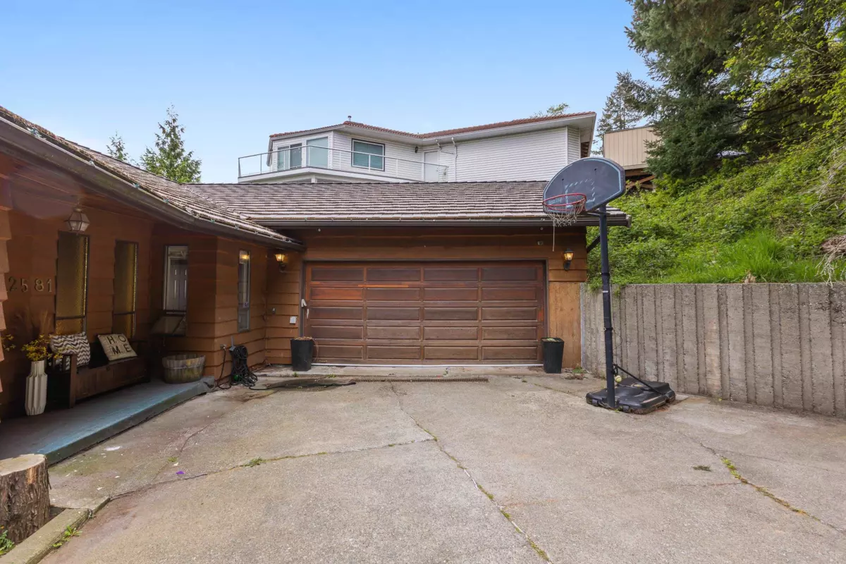 Living Room Photo of 2581 Zurich Drive, Abbotsford, BC