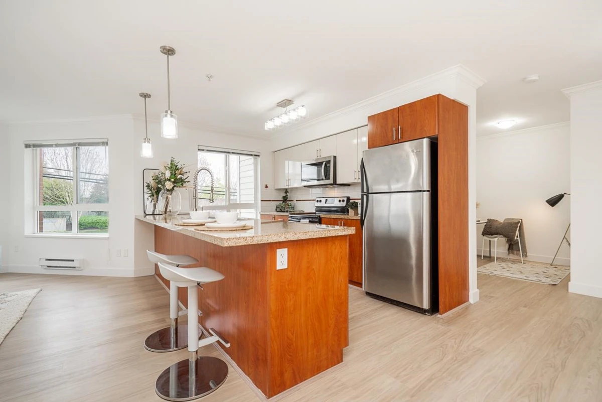 Family Room Photo of 215 14960 102a Avenue, Surrey, BC