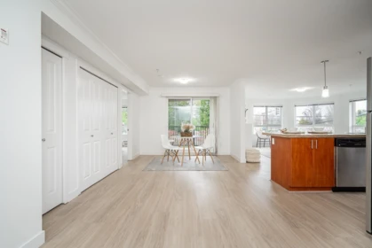 Walk-In Closet Photo of 215 14960 102a Avenue, Surrey, BC