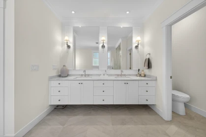 Entry Foyer Photo of 16111 108 Avenue, Surrey, BC