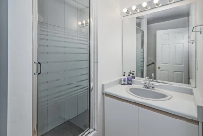 Guest Bathroom Photo of 15663 107a Avenue, Surrey, BC
