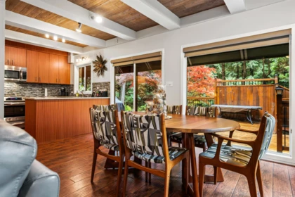 Kitchen Photo of 6326 Rockwell Drive, Harrison Hot Springs, BC