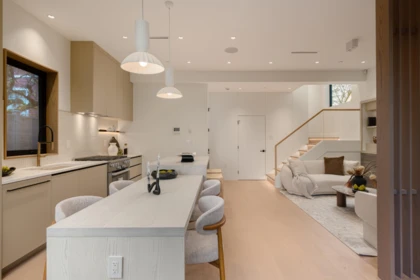Kitchen Island Photo of 1 4018 W 21st Avenue, Vancouver, BC