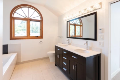 Hallway Photo of 15442 Kilkee Place, Surrey, BC