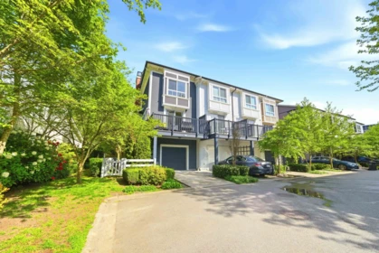 Front Yard Photo of 1 2423 Avon Place, Port Coquitlam, BC