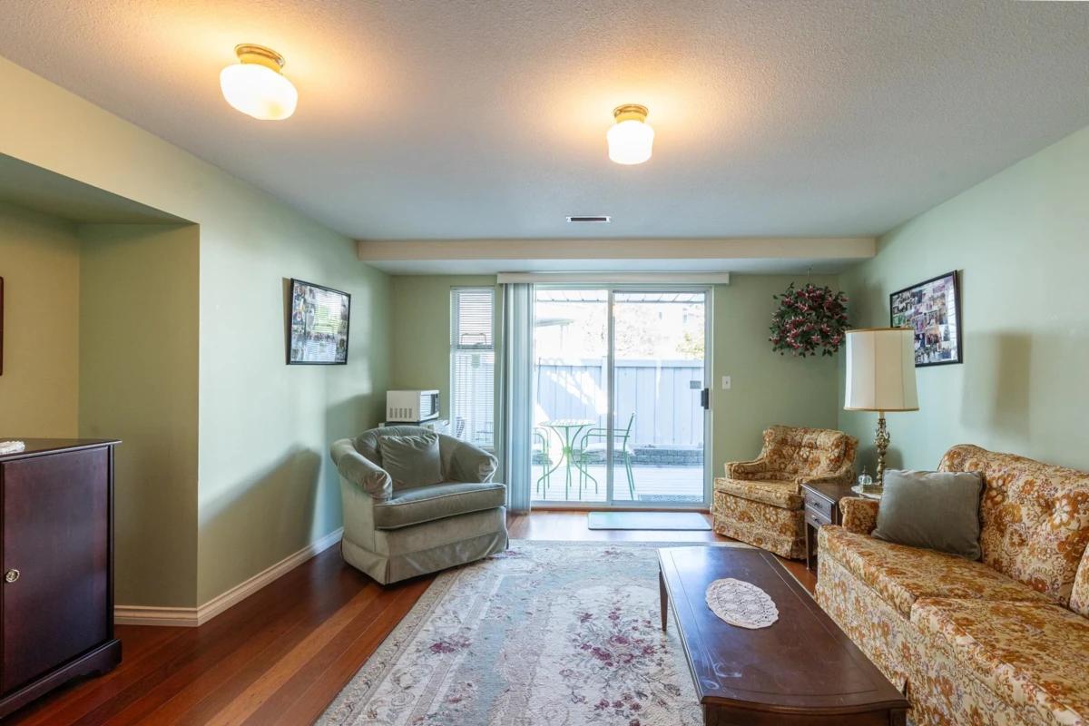 Dining Area Photo of 4 13919 70 Avenue, Surrey, BC