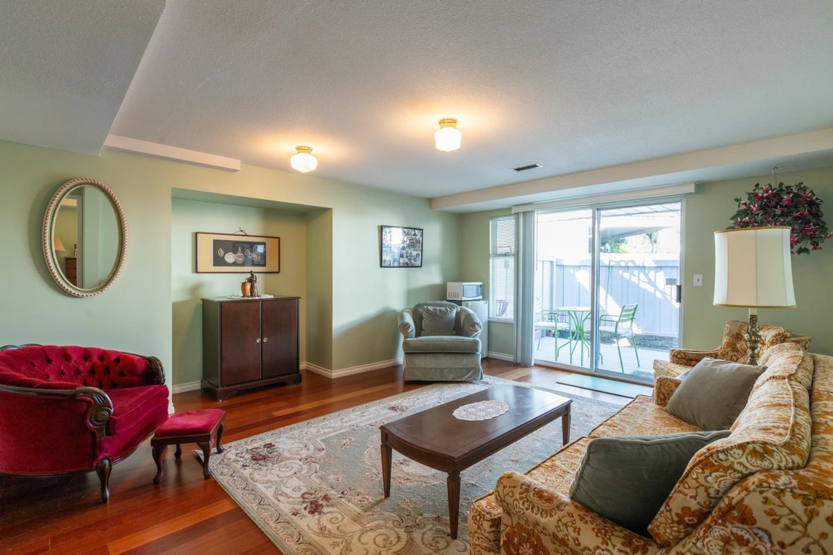 Family Room Photo of 4 13919 70 Avenue, Surrey, BC