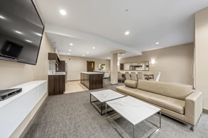 Hallway Photo of 328 22 E Royal Avenue, New Westminster, BC