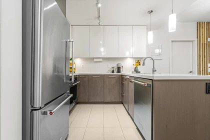 Kitchen Island Photo of 328 22 E Royal Avenue, New Westminster, BC