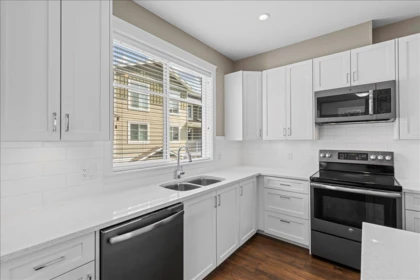 Breakfast Nook Photo of 14 32921 14th Avenue, Mission, BC