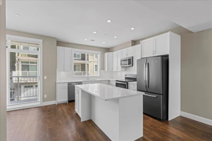 Kitchen Island Photo of 14 32921 14th Avenue, Mission, BC