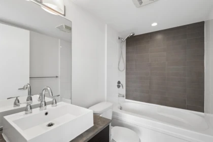 Primary Bathroom Photo of 1107 13688 100 Avenue, Surrey, BC