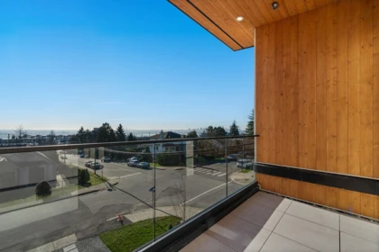 Entry Foyer Photo of 502 E 5th Street, North Vancouver, BC