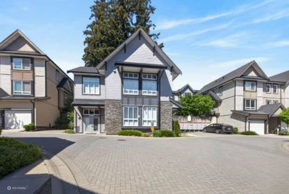 Entry Foyer Photo of 102 14555 68 Avenue, Surrey, BC