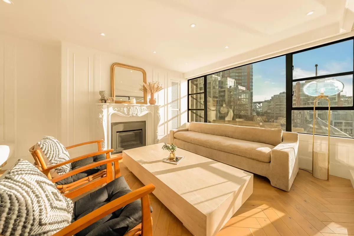 Living Room Photo of 302 1008 Beach Avenue, Vancouver, BC