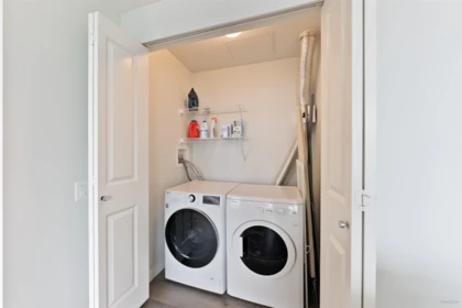 Guest Bathroom Photo of 3207 2388 Madison Avenue, Burnaby, BC