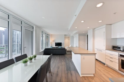 Kitchen Island Photo of 3207 2388 Madison Avenue, Burnaby, BC