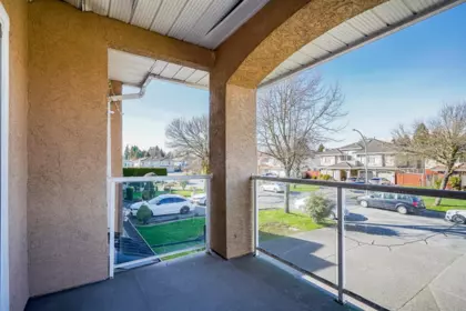 Front Yard Photo of 12246 64a Avenue, Surrey, BC