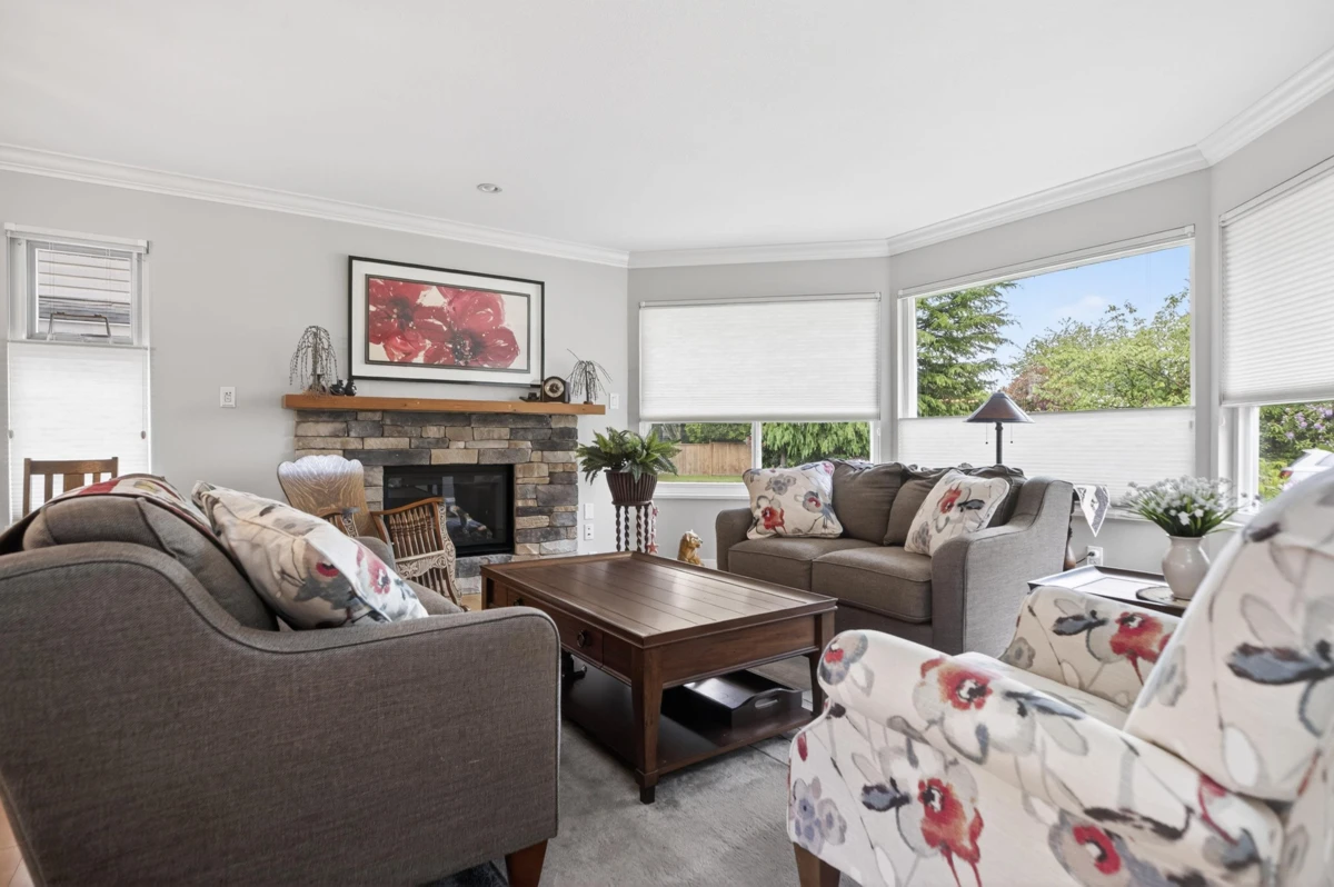 Living Room Photo of 16457 10a Avenue, Surrey, BC