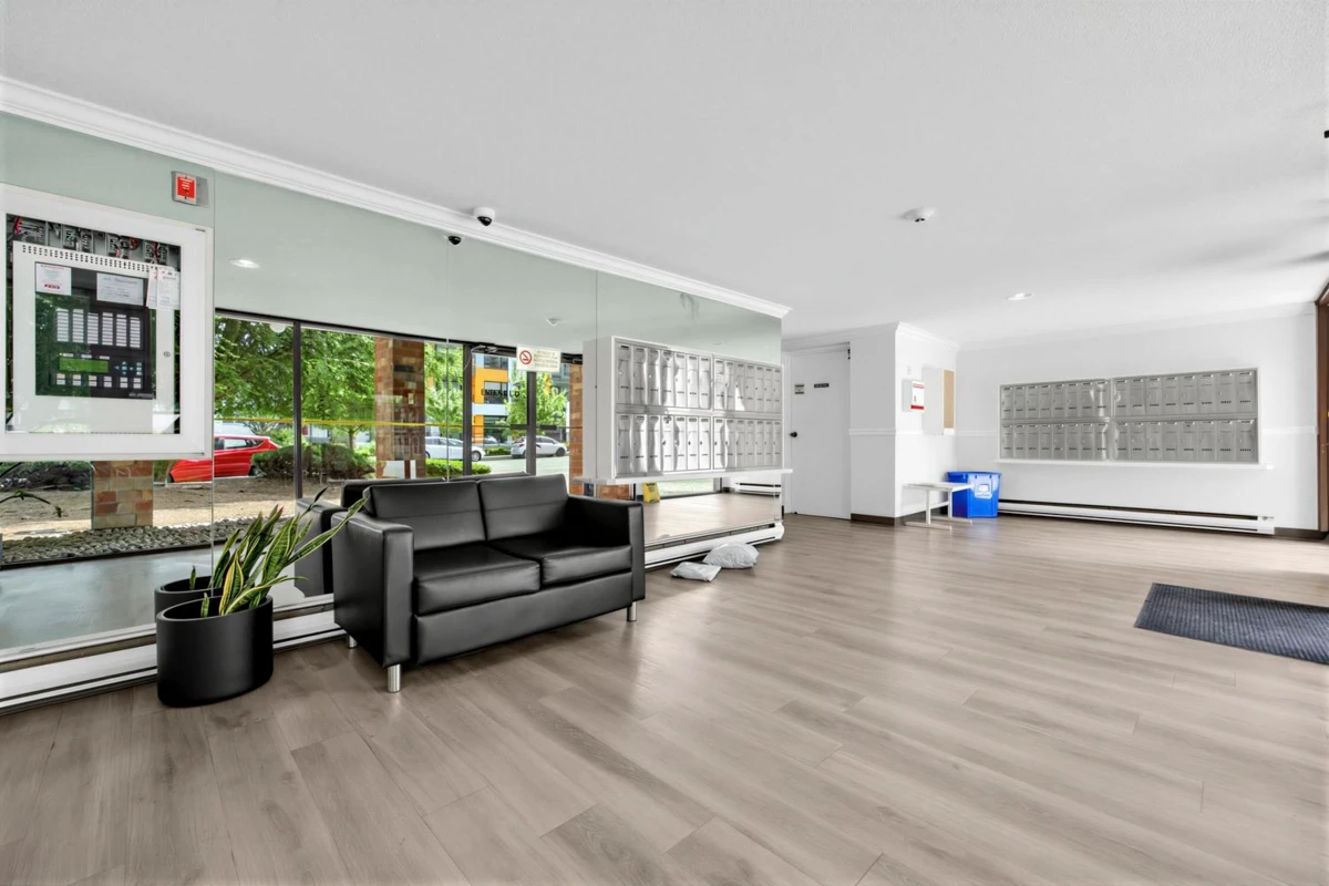 Dining Area Photo of 310 360 E 2nd Street, North Vancouver, BC