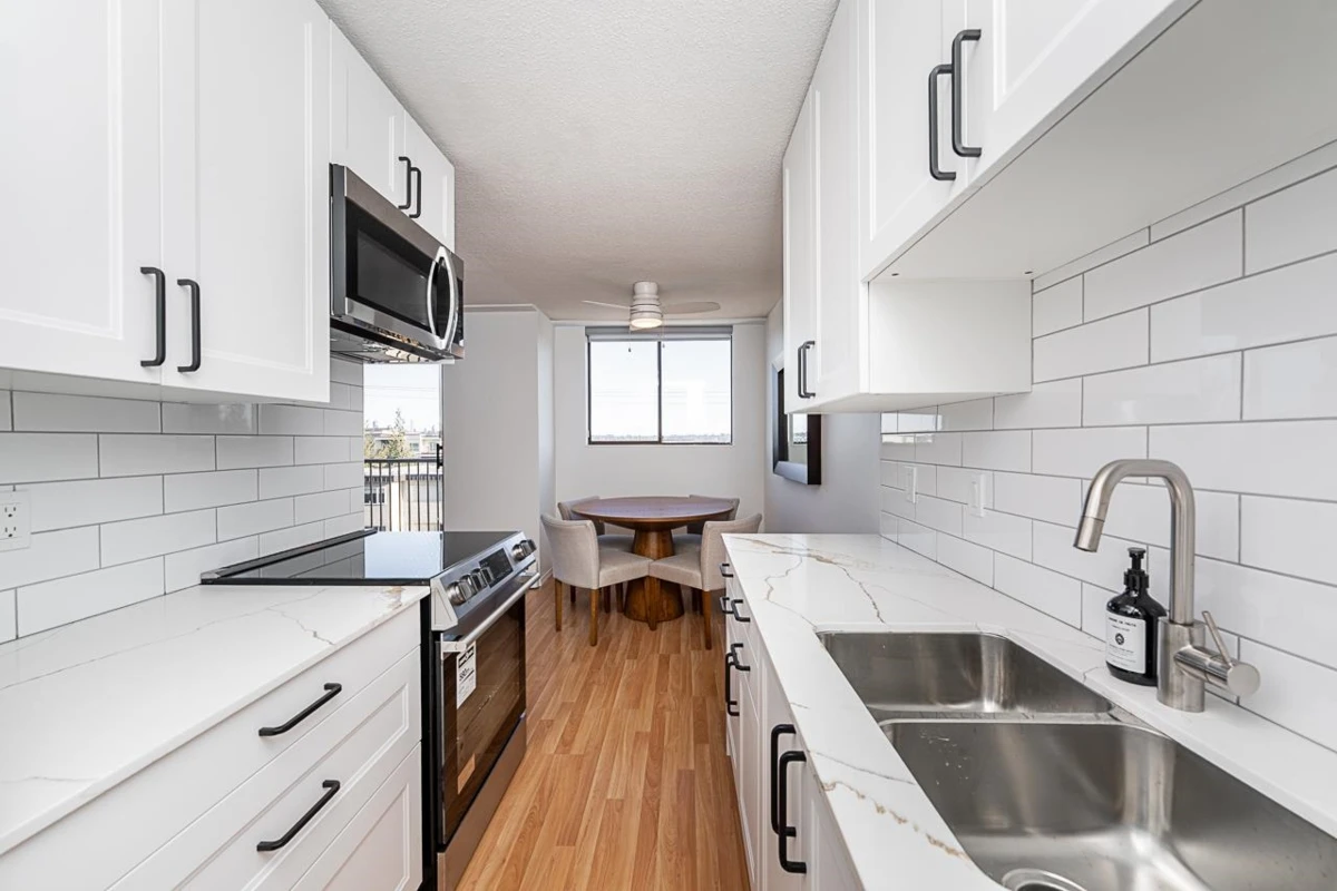 Dining Area Photo of 307 320 Royal Avenue, New Westminster, BC