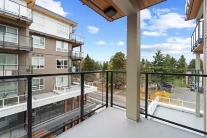 Mudroom Photo of 418 13258 105 Avenue, Surrey, BC