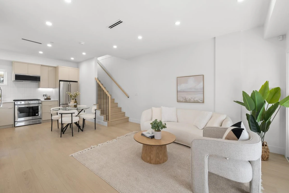 Living Room Photo of 2133 E Pender Street, Vancouver, BC