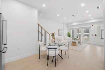 Breakfast Nook Photo of 2133 E Pender Street, Vancouver, BC