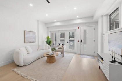 2133 E Pender Street, Vancouver, BC, Vancouver — Townhouse for sale